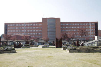 El Arnau, el hospital de referencia de Lleida, registró el año pasado 27 agresiones a su personal sanitario, frente a las 44 de 2015. 