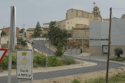 Imatge de l’entrada a la població de la Portella.