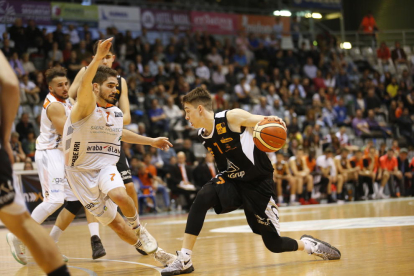 Jordi Bergadà, durante uno de los diez partidos de la LEB Oro en los que intervino la pasada campaña.