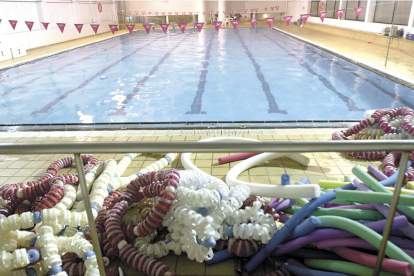 Imagen de la piscina cubierta de los Camps Elisis cuando estaba activa. Ahora lleva 10 años cerrada.