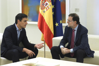 Pedro Sánchez y Mariano Rajoy en un moment de la reunió.