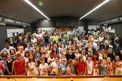 Alumnes dels col·legis lleidatans i els seus familiars van omplir ahir la sala Jaume Magre, on es van exposar els dibuixos guanyadors.