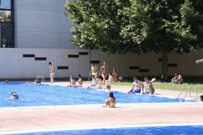 Comença la temporada de piscines amb temperatures de 35 graus