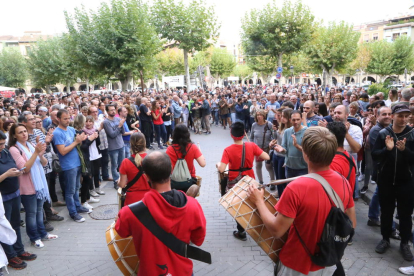 En Balaguer, cientos de vecinos celebraron el día del referéndum como una jornada festiva y musical.