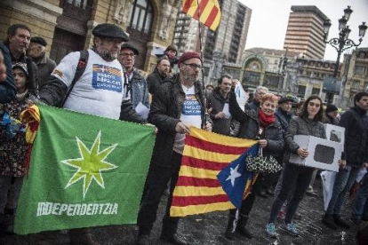 Nacionalistes bascos van sortir ahir al carrer per donar suport als càrrec catalans jutjats.