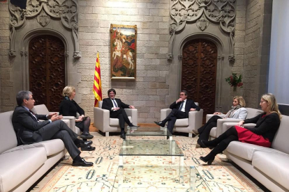 El presidente Carles Puigdemont y la consellera Neus Munté han recibido a Artur Mas, Joana Ortega, Irene Rigau y Francesc Homs.