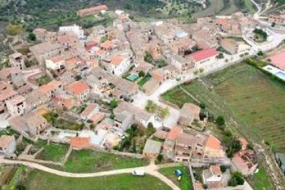 Imatge d’arxiu de veïns al nucli recuperat de Solanell, a l’Alt Urgell.