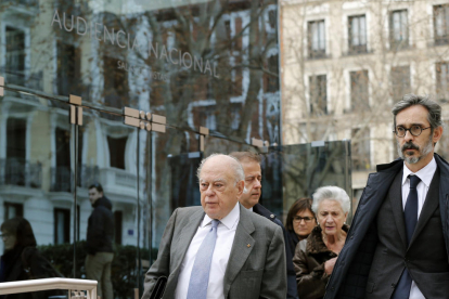 Jordi Pujol a la sortida de l’Audiència Nacional fa avui un any.