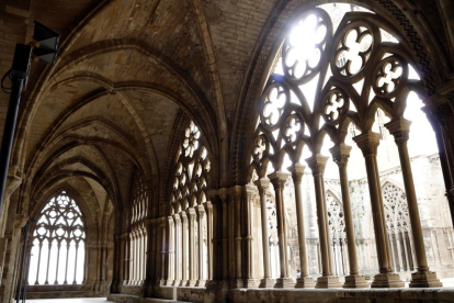 Vista del claustre de la Seu Vella, la coberta del qual es renovarà durant aquest any.