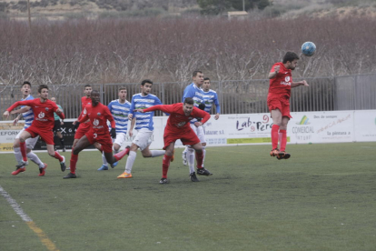 Una acción defensiva del Alpicat durante el partido que jugó ayer ante el Suburense.