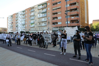 Orvepard i els pro residència no van anar a la reunió i una minoria va bloquejar el cotxe de Pueyo a la sortida de la Llotja