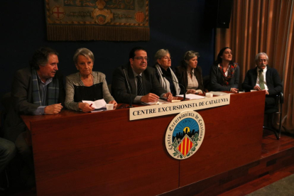 El comité del Pacte el Referéndum con el leridano Francesc Pané, a la derecha, ayer en Barcelona.
