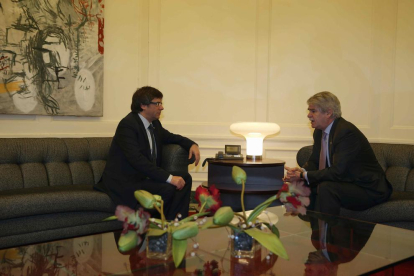 Puigdemont i Dastis, reunits ahir abans del començament del fòrum euromediterrani de Barcelona.
