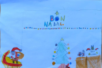 El Pol de 7 anys de Sant Cugat del Vallès, ha dibuixat com és el menjador de casa seva i que va ajudar als seus pares a decorar-lo.