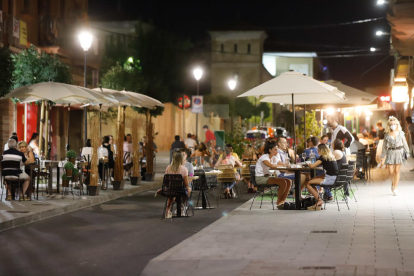 Les terrasses dels bars i restaurants de Lleida aprofiten els talls de carrers