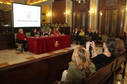 Un moment de la presentació de la ‘Guia del Quixot per terres de parla catalana’, ahir a la Paeria.