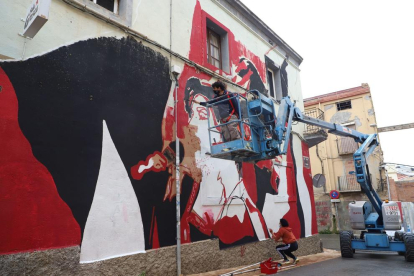 Primer festival a Lleida ciutat en què cinc artistes 'decoren' amb murals carrers del Centre Històric