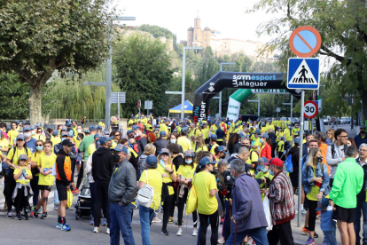 Recapten més de 20.000 euros al Posa't la Gorra per a la lluita contra el càncer infantil || Unes mil persones a la caminada i Gorra d'Honor per a Lluís Cortés per la seua implicació en la festa