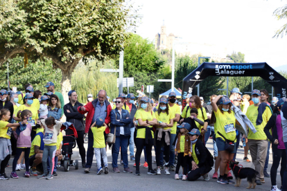 Recapten més de 20.000 euros al Posa't la Gorra per a la lluita contra el càncer infantil || Unes mil persones a la caminada i Gorra d'Honor per a Lluís Cortés per la seua implicació en la festa