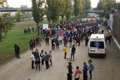 Más de 1.400 personas participaron en la novena edición de la caminata popular 'En Marcha' de la AECC.