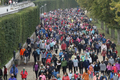 Més de 1.400 persones van participar en la novena edició de la caminada popular 'En Marxa' de l'AECC.