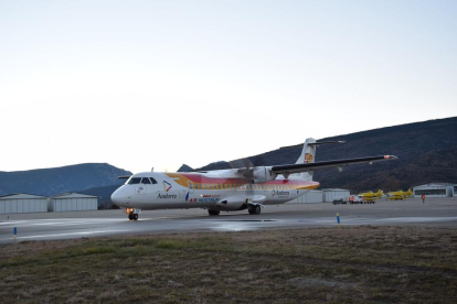 Imagen de archivo de un avión del vuelo regular desde Madrid al aeropuerto de la Seu d'Urgell.