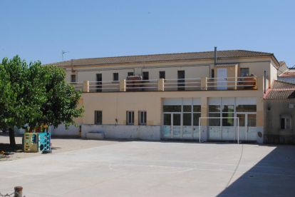 L’antiga escola de Sidamon, actualment en desús.