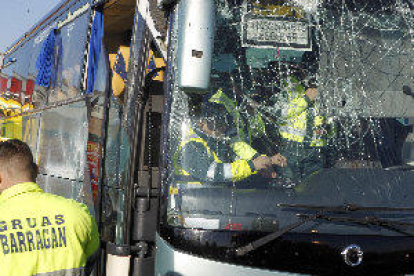 Confirman que el conductor del autobús accidentado en Fuenlabrada iba drogado y los niños sin cinturón
