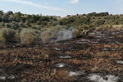 Crema unes 80 hectàrees de Catalunya i Aragó.