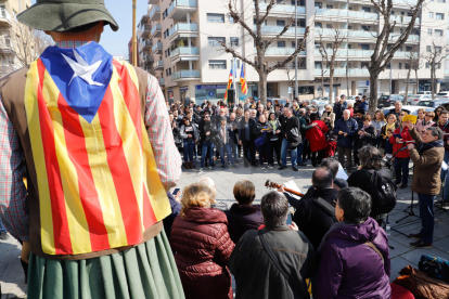 Lleida ha inaugurat aquest dissabte al migdia la plaça de l'U d'Octubre, ubicada davant del CAP del barri de Cappont, cruïlla amb els carrers Esperança Gonzalez i Marqués de Leganés