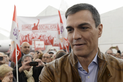 Pedro Sánchez siguió ayer con su campaña de cara a las primarias