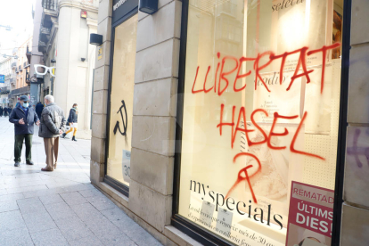 Desperfectes a Lleida després dels aldarulls de la manifestació contra la detenció de Pablo Hasel