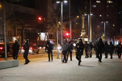 Grups radicals van protagonitzar disturbis després de la concentració pacífica convocada per demanar la llibertat del raper Pablo Hasel.