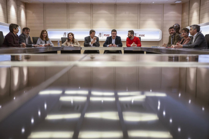 Momento de la reunión de ayer de la gestora del PSOE.