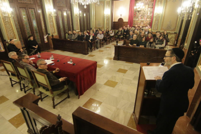 Alumnes de l’institut d’Almenar, ahir, al Parlament de Catalunya.