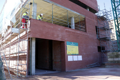 Obras de construcción del nuevo edificio de Veterinaria, una de las que licitó la Diputación en 2016.