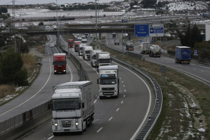 Més d’un miler de camions van poder entrar a la tarda a Lleida després de passar la nit a Fraga.