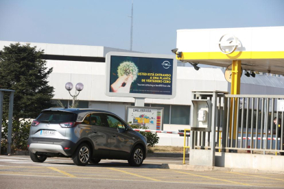 Imagen de la entrada de la factoría de la planta de Opel Figueruelas.