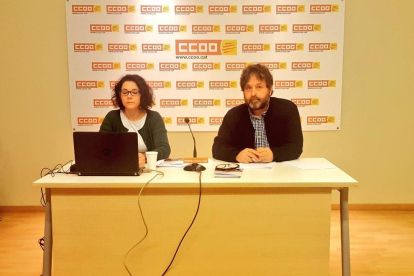 Romina Garcia i Ricard Bellera durant la presentació de l’informe.