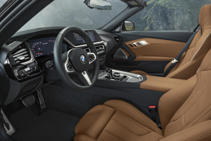 El BMW Operating System 7.0, crea una agrupació digital d'instruments i pantalla de control.