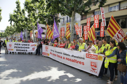 La mobilització dels sindicats davant de la COELL.