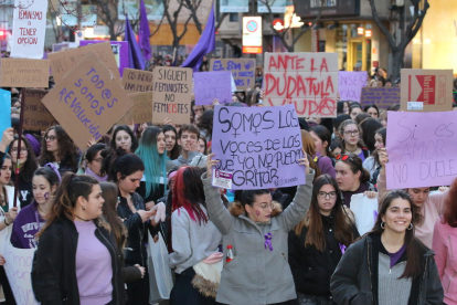 Imagen de archivo de la manifestación del 8M en las calles de Lleida. 