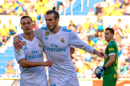 Gareth Bale celebrando uno de sus goles con Lucas Vázquez.