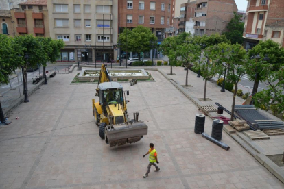 L'inici de les obres a la plaça de l'ajuntament.