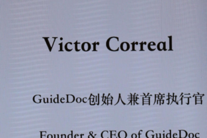 El leridano Víctor Correal (derecha), durante una charla sobre ‘GuideDoc’ en China el año pasado.