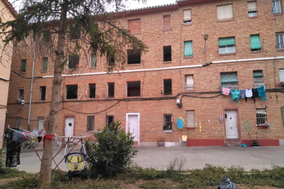 Los bloques Ramiro Ledesma, en la Mariola, tienen más de doscientos pisos vacíos.