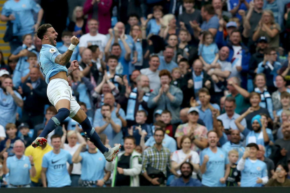 Kyle Walker, del Manchester City, celebra el gol.