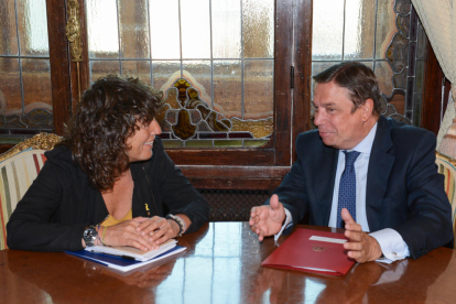 La consellera de Agricultura, Teresa Jordà, y el ministro Luis Planas se han reunido este miércoles en Madrid