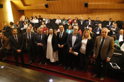 Sor Lucía Caram, junto a Ros, Guiu (primero por la izquierda) y el resto de patrocinadores. 
