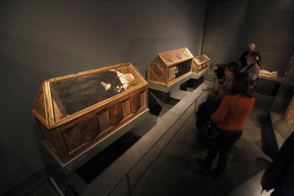 El ‘último’ día  - Las cajas sepulcrales policromadas del siglo XV originarias del monasterio de Sigena fueron unas de las grandes protagonistas el pasado 10 de diciembre en el Museu de Lleida. Aquel domingo, numeroso público aprovechó la j ...